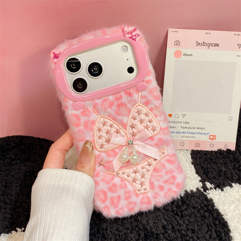 غطاء هاتف بتصميم بيكيني لؤلؤي  - مراجعة Apple Iphone 16 وسعره